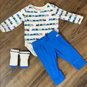 SALE 3/$24 Gymboree Train Print Outfit